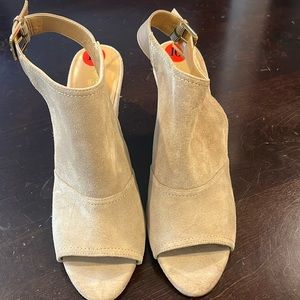 Nine West beautiful suede heels size 10M
